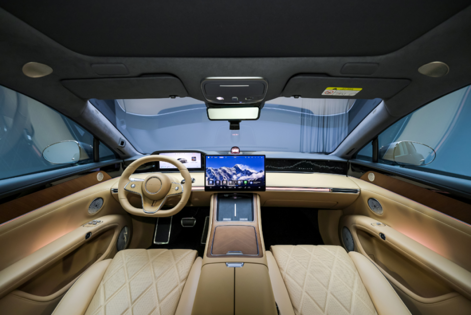 享界S9 以电控科技重塑智能豪华轿车新标杆