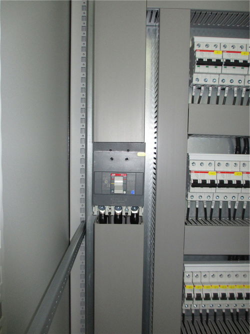 江阴变频启动电控柜加工定制 从变频器选型到柜体布局的全流程解析